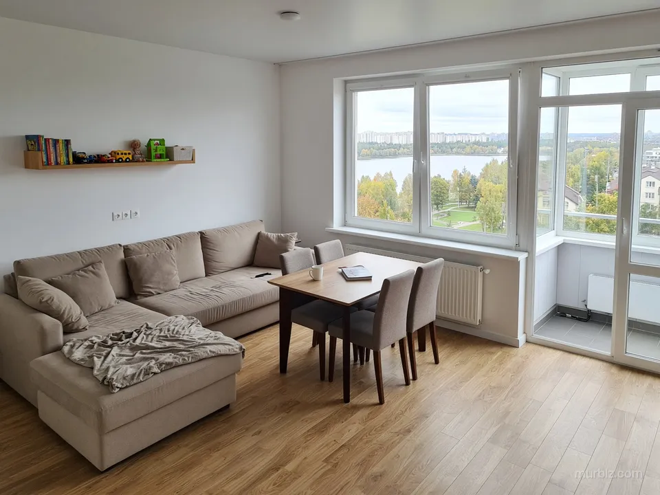 A three-room apartment by the Chizhovka reservoir