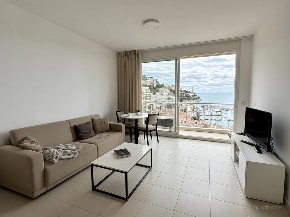 Two-room apartment in Jardin Exotique district