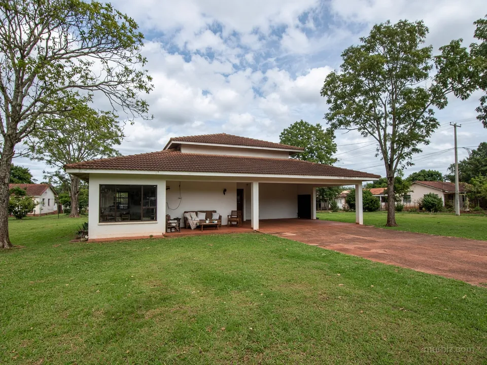 Nhà ba phòng ngủ 194 m² trên lô đất 2,395 m²