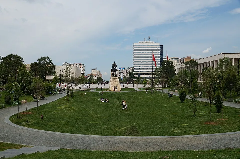Площадь Скандербега в Тиране