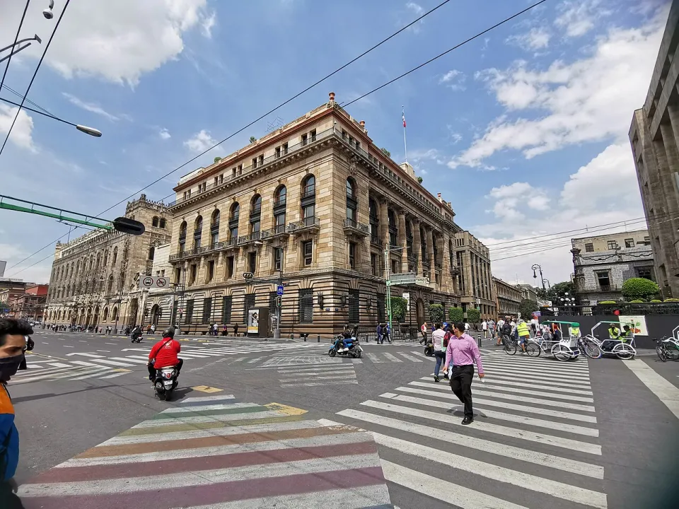 Здание Банка Мексики в историческом центре Мехико