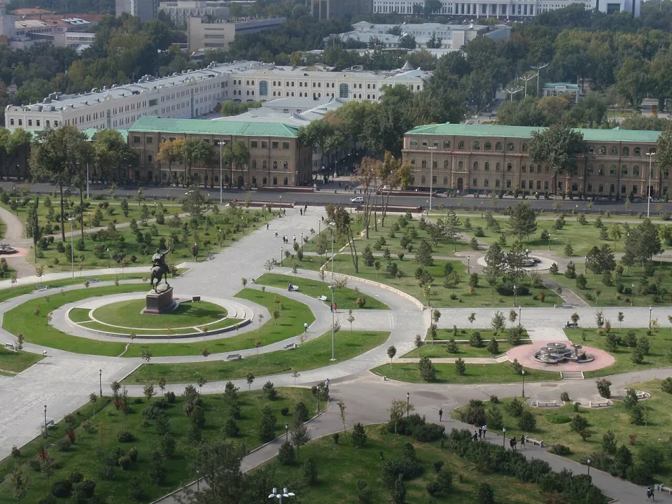 Сквер Амира Темура в центре Ташкента, вид с высоты