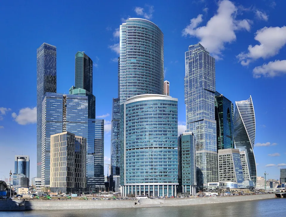 Небоскрёбы Московского международного делового центра над Москвой-рекой