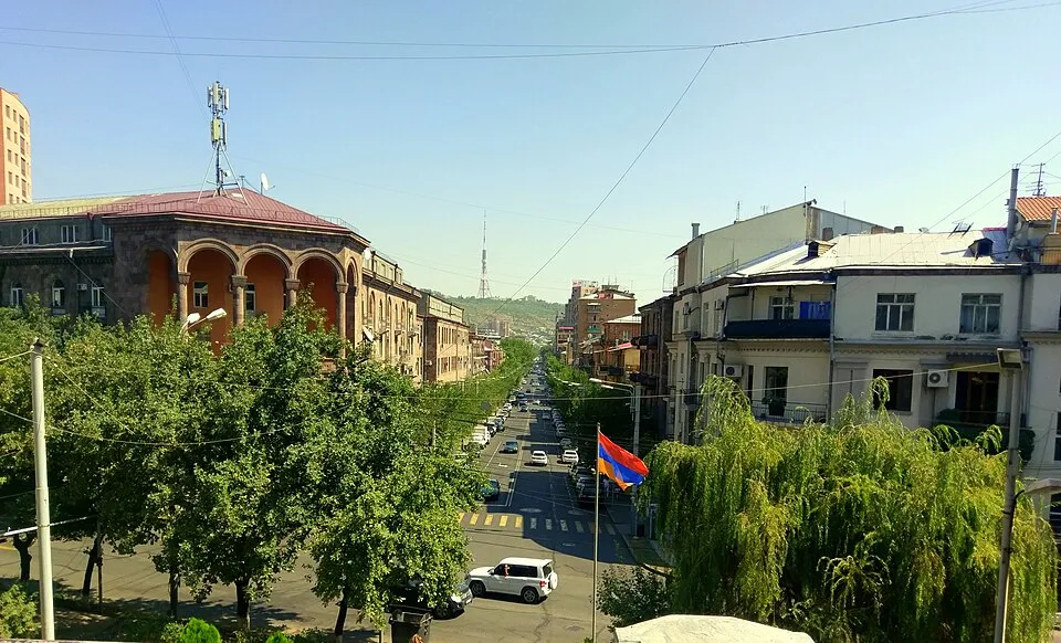 Улица Туманяна в центре Еревана